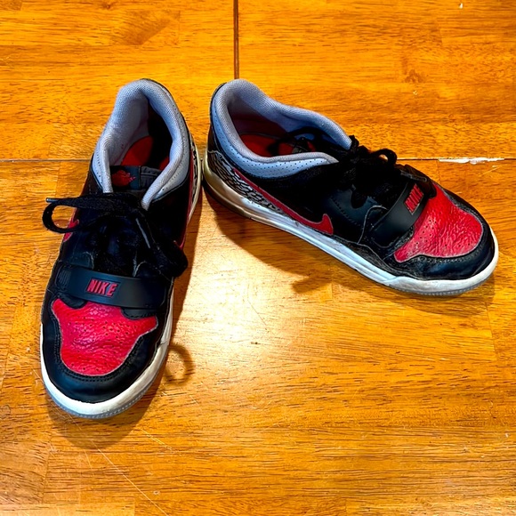 Youth Nike Jordan sneakers - Picture 1 of 7